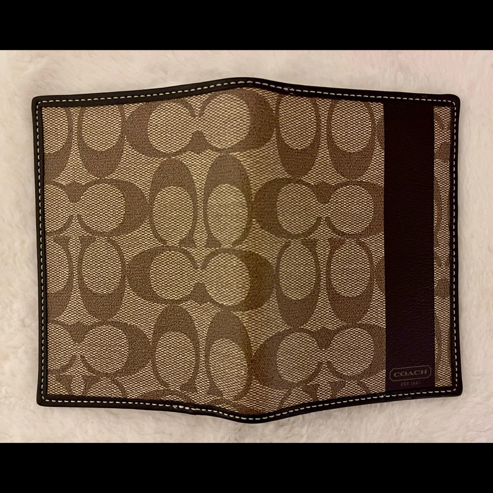 Coach Passport Case - Signature Canvas